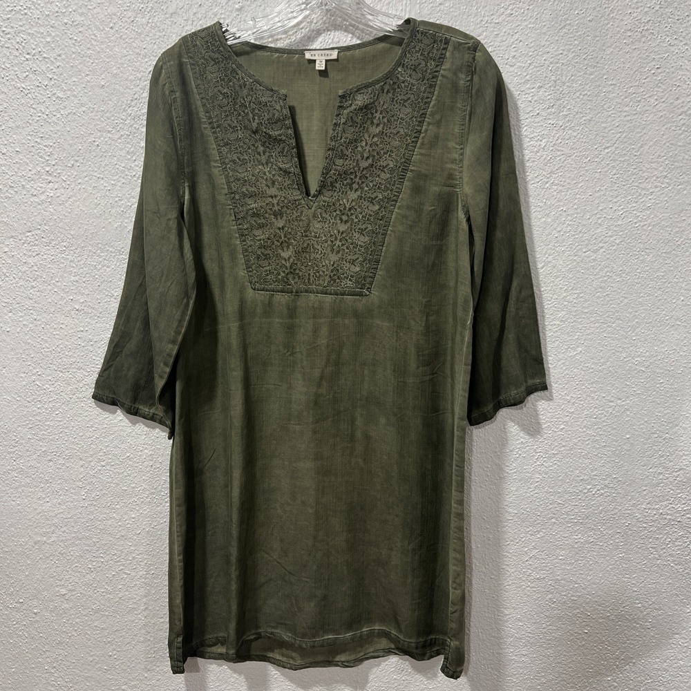 En Creme Dress V neck Long sleeve Relaxed Distressed (Size: M) Green